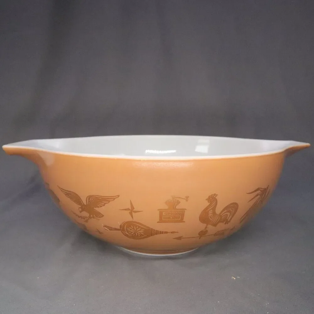 Pyrex Large Bowl 4 qt brown Early American Design in Gold